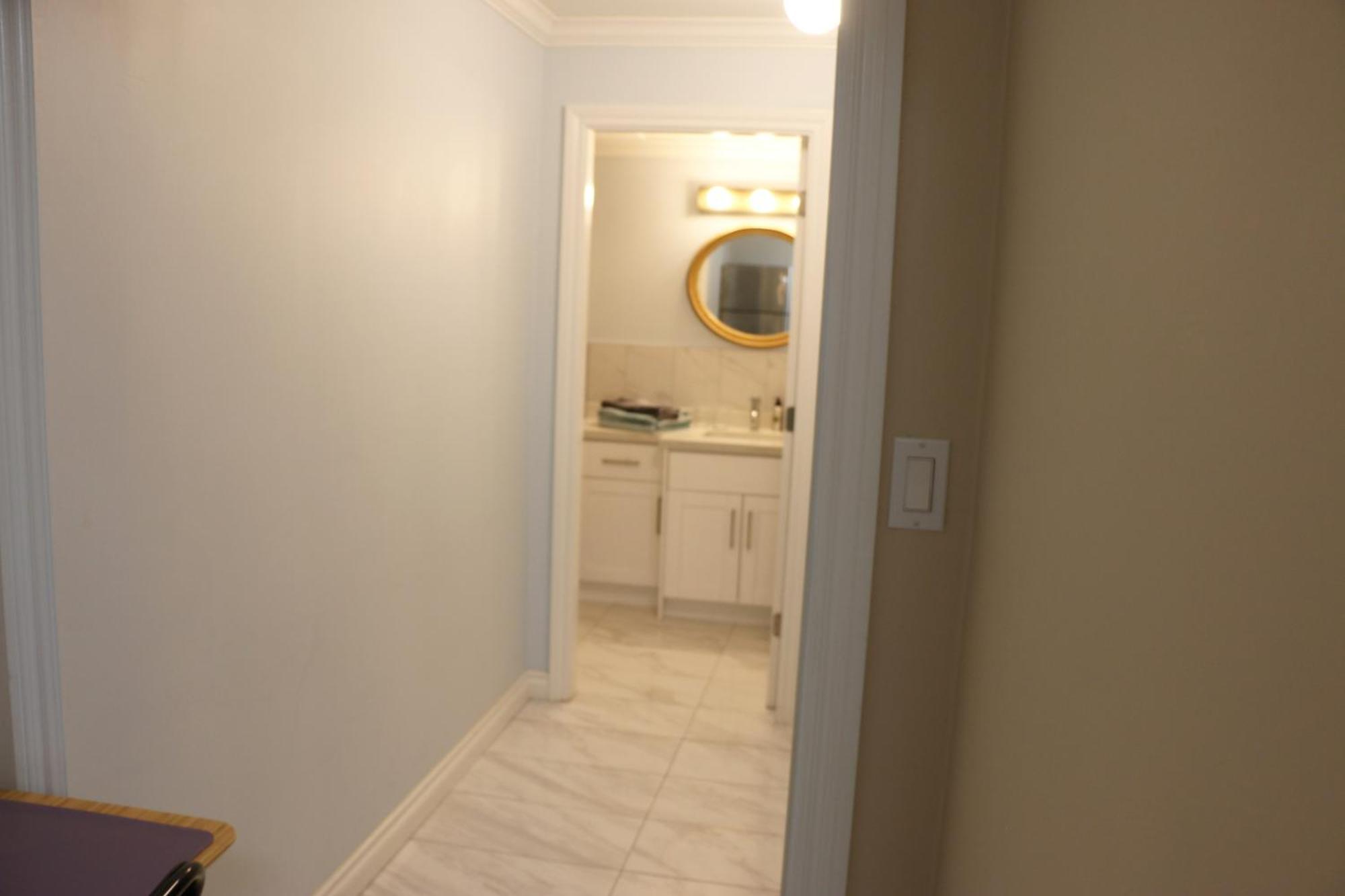 Private Suite With Private Entrance King Bed Richmond Buitenkant foto