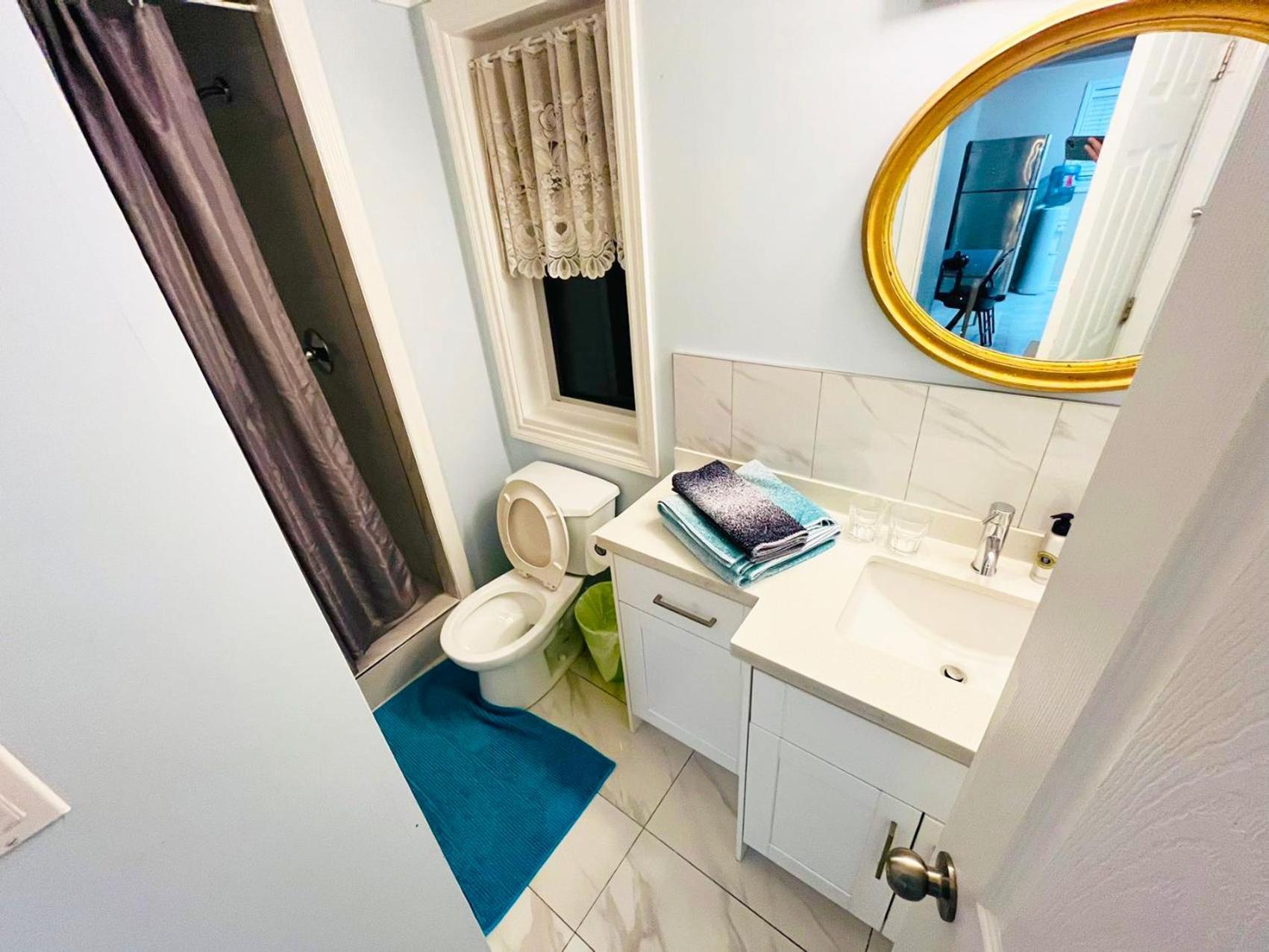 Private Suite With Private Entrance King Bed Richmond Buitenkant foto